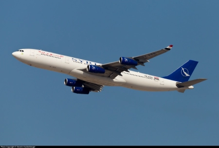 ایرباس هواپیمایی سوریه YK-AZA