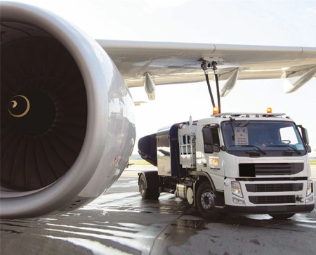 ترکیباتی که به سوخت هواپیماهای جت اضافه می شوند